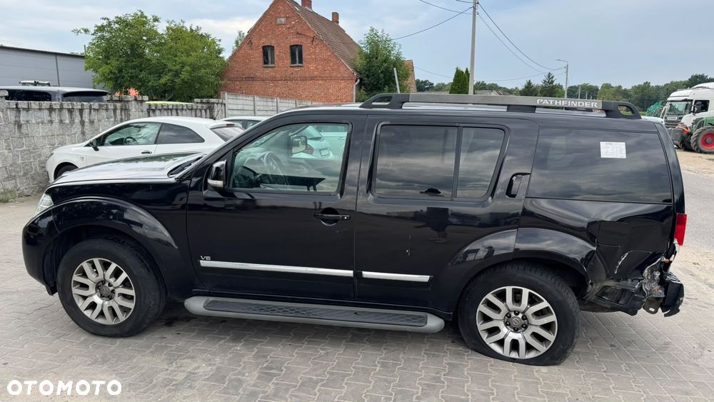Nissan Pathfinder - 5