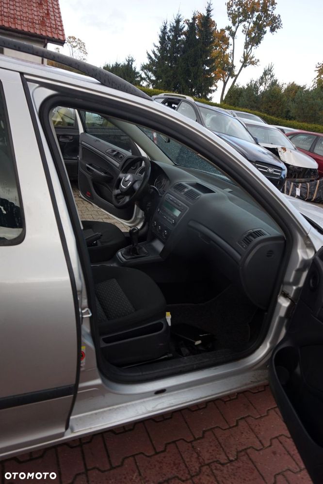 SKODA OCTAVIA II 1Z5 LIFT KOMBI 2010 9156 1.9 TDI BXE 105KM JCR SREBRNY na części - 12