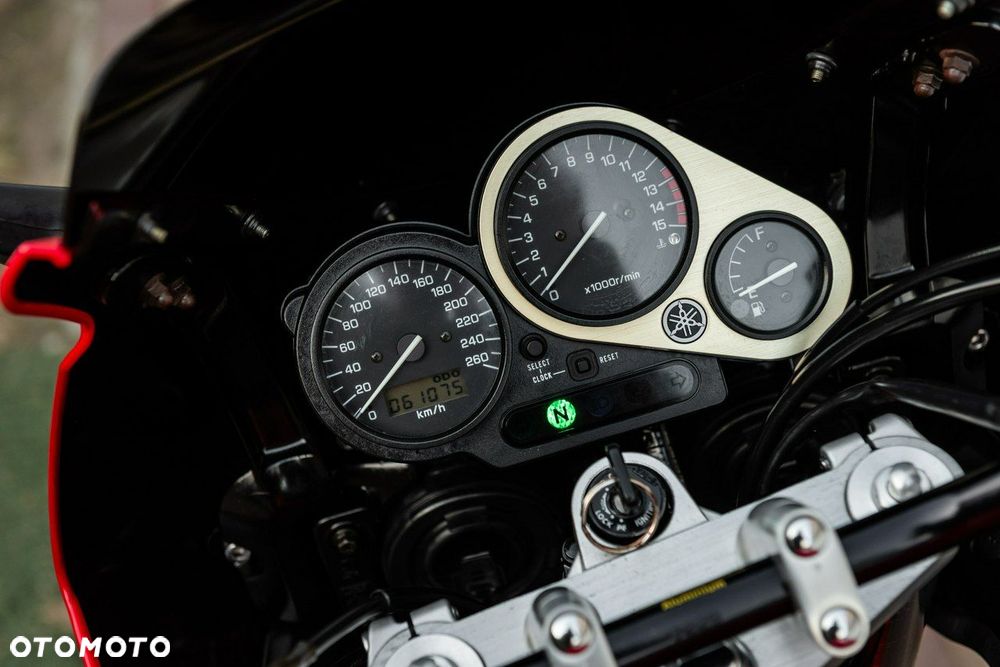Yamaha FZS - 8