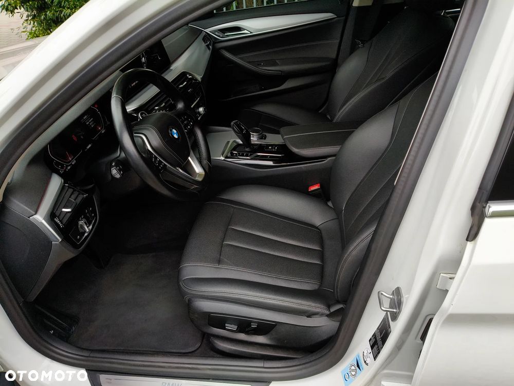 BMW Seria 5 520d mHEV - 10
