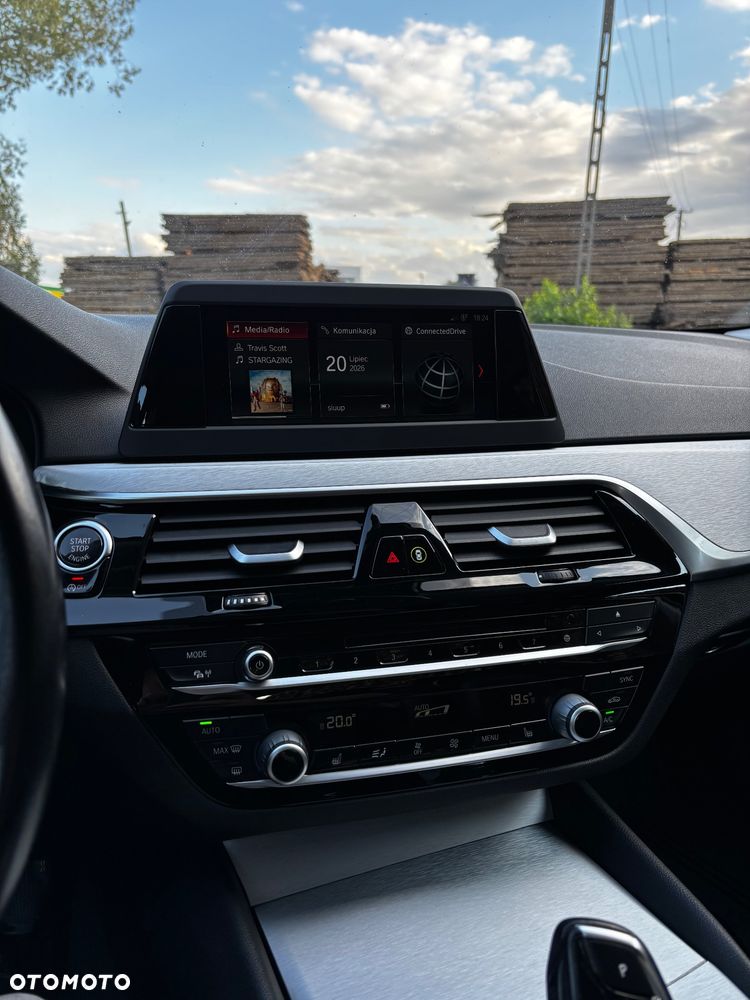 BMW Seria 5 520d xDrive Luxury Line - 14