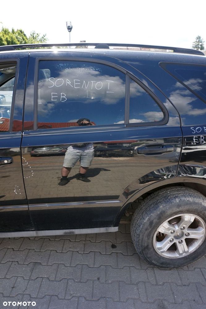 DRZWI TYLNE LEWE SORENTO I EB  CZARNY KIA 2002-2007 - 1