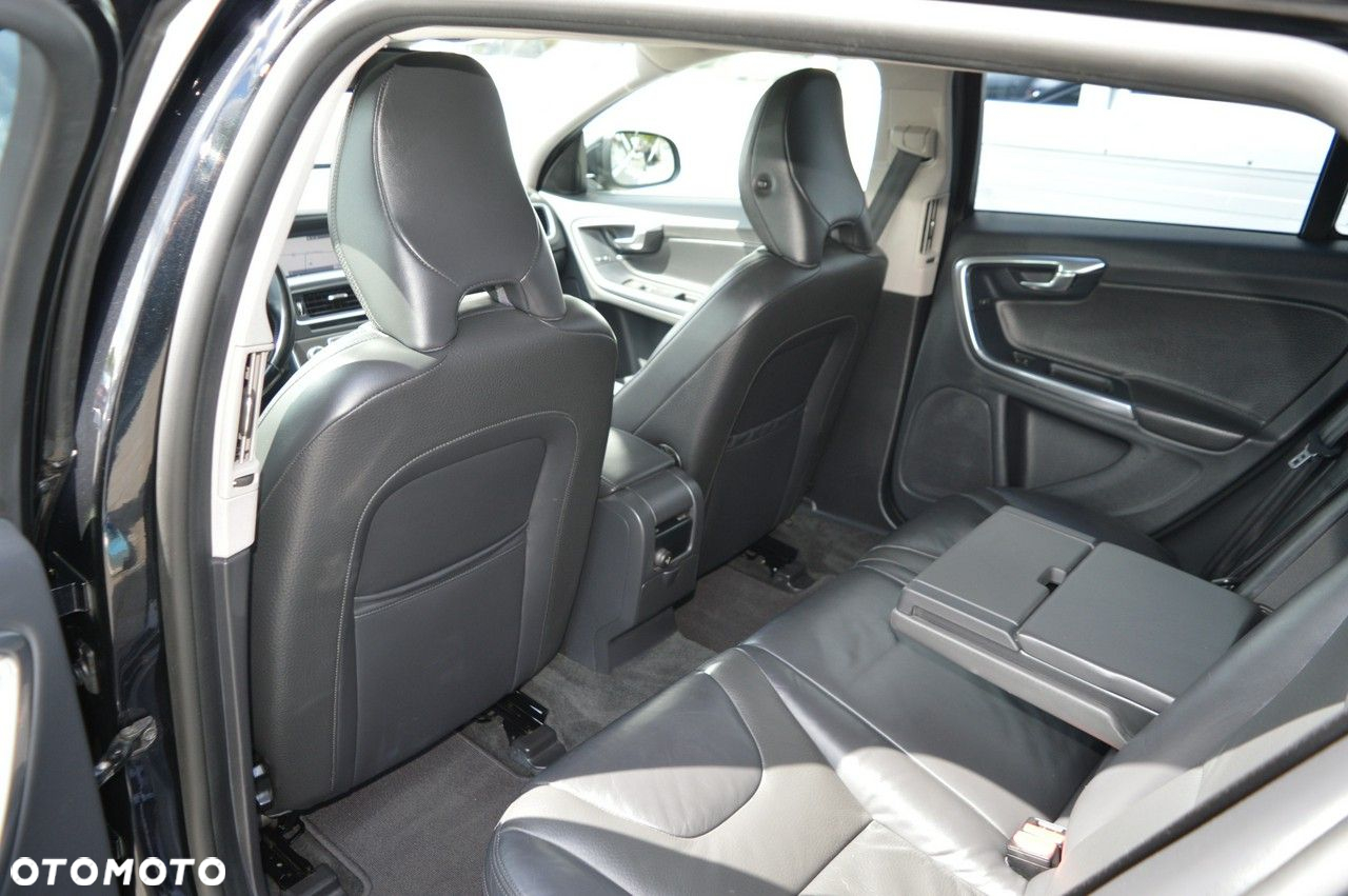 Volvo V60 D3 Momentum - 34
