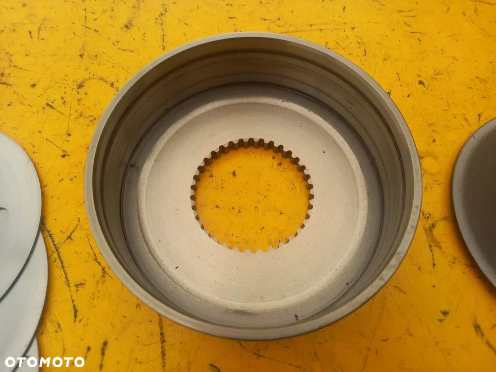 Kosz przedniego napędu Z48 przystawka Massey Ferguson 6180 - 3