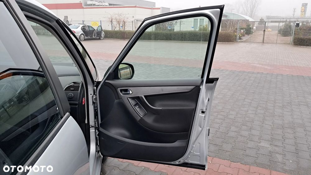 Citroën C4 Grand Picasso 1.8 16V Advance - 10