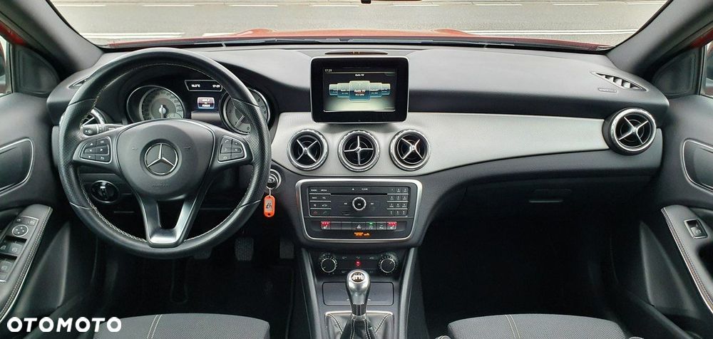 Mercedes-Benz GLA - 11