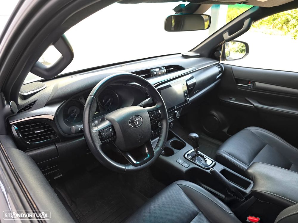 Toyota Hilux 2.8 D-4D 4WD Invincible TA - 14