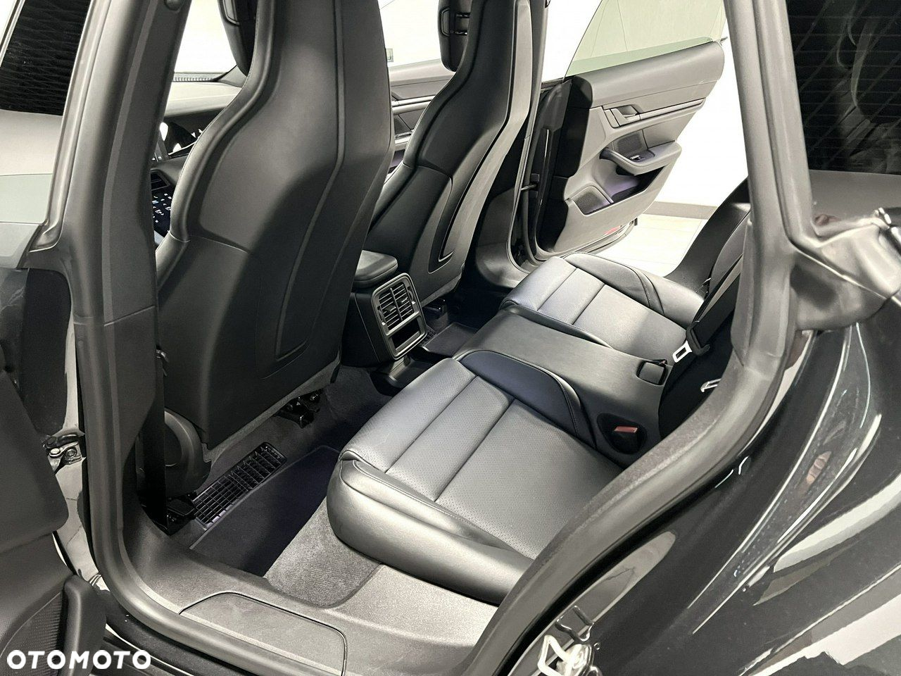 Porsche Taycan Sport Turismo Performance Plus - 28