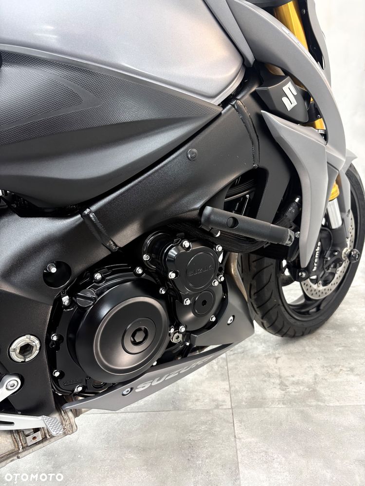 Suzuki GSX 1000 - 8