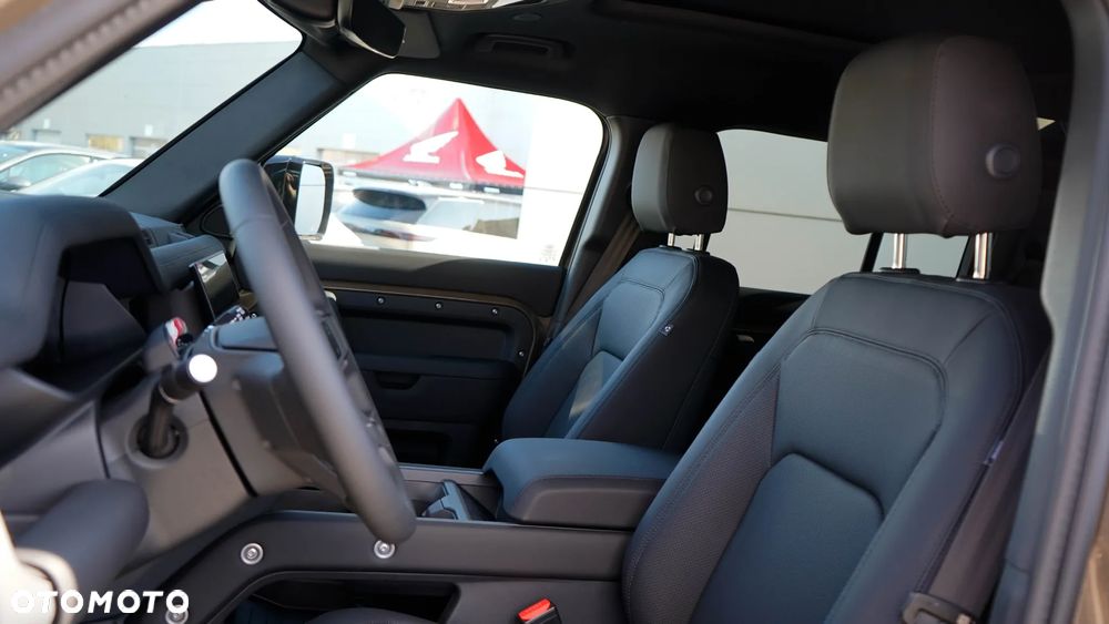 Land Rover Defender 110 D350 X-Dynamic SE - 14