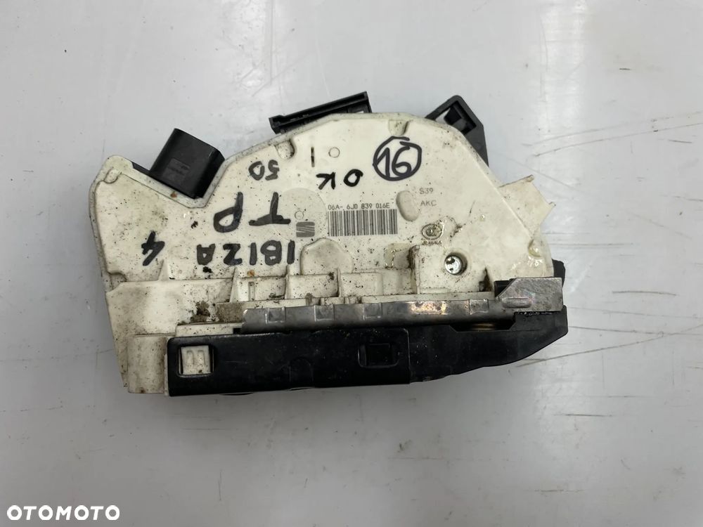 Zamek drzwi prawy tył Seat Ibiza IV 5D LIFT 6J0839016E - 1