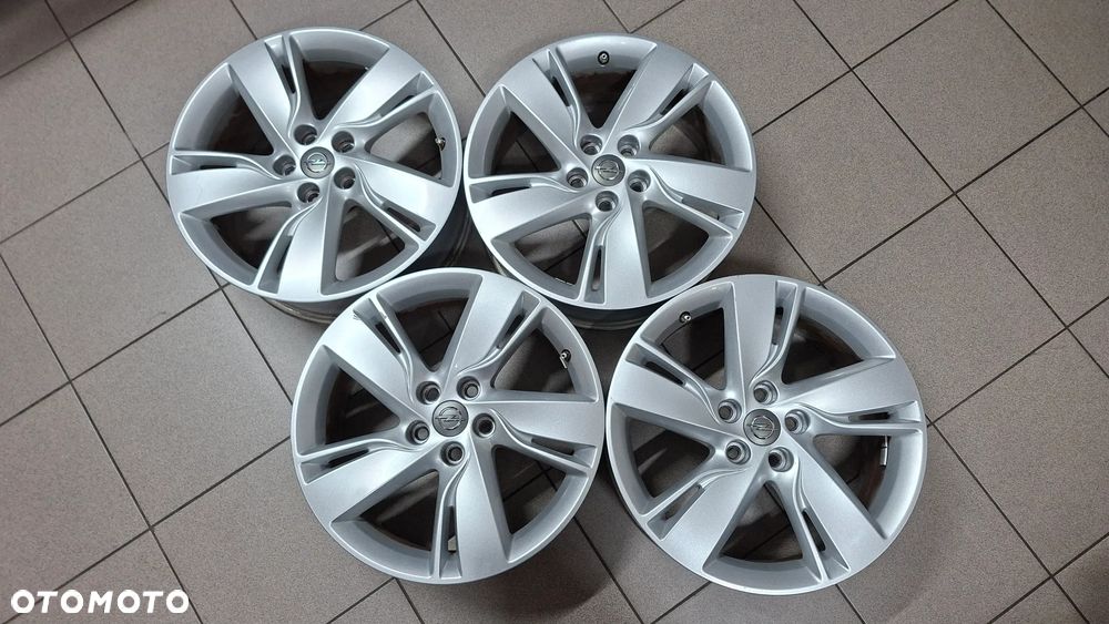 Felgi Aluminiowe 17 Opel Astra J 5x105 ET 42 - 1