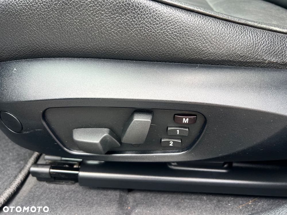 BMW X1 sDrive18d Sport Line - 16