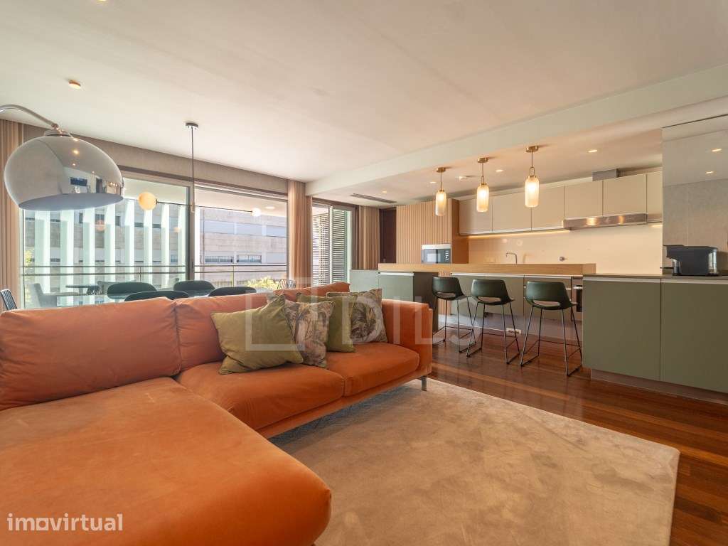 Apartamento T2+1 mobilado com varanda junto ao Rio Douro - Grande imagem: 2/44