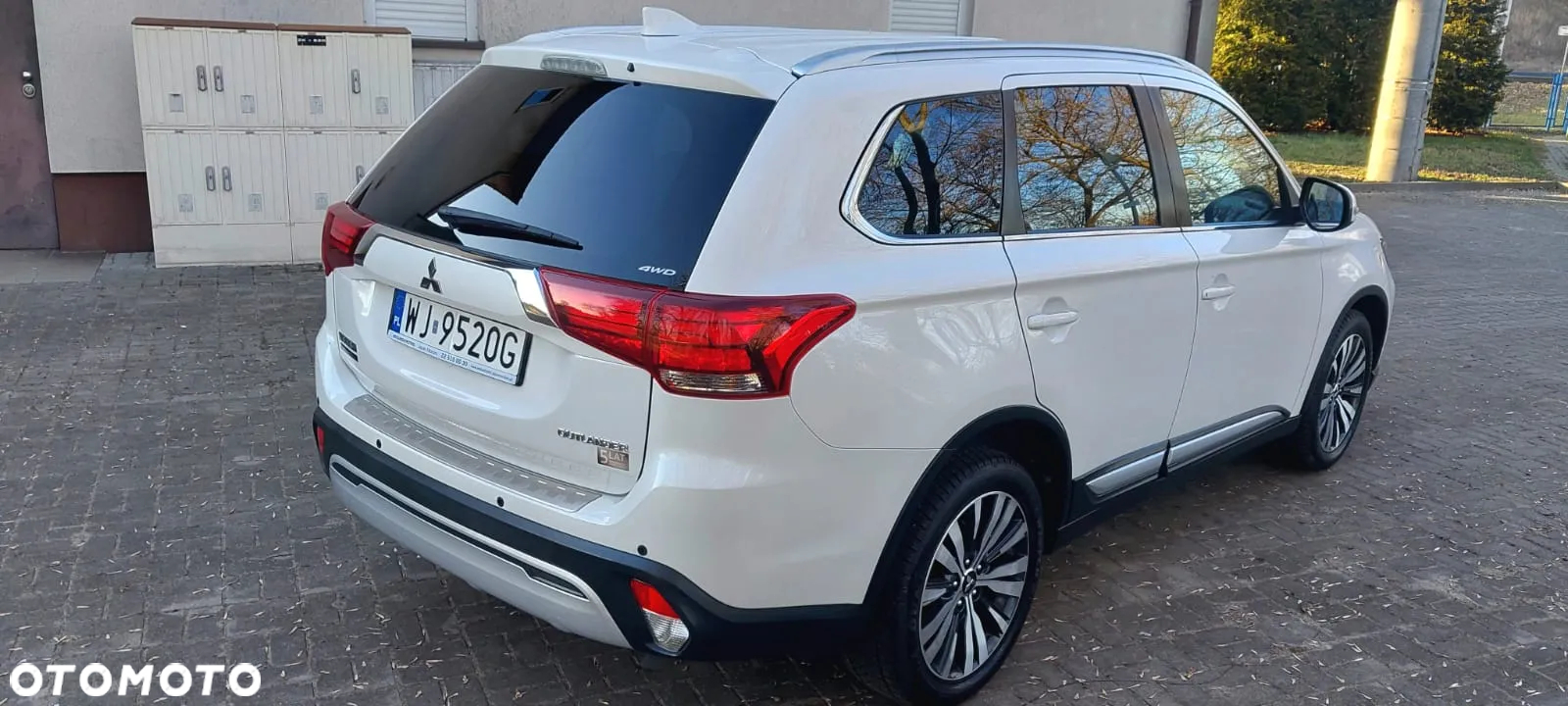 Mitsubishi Outlander 2.0 Instyle Navi 4WD CVT - 9