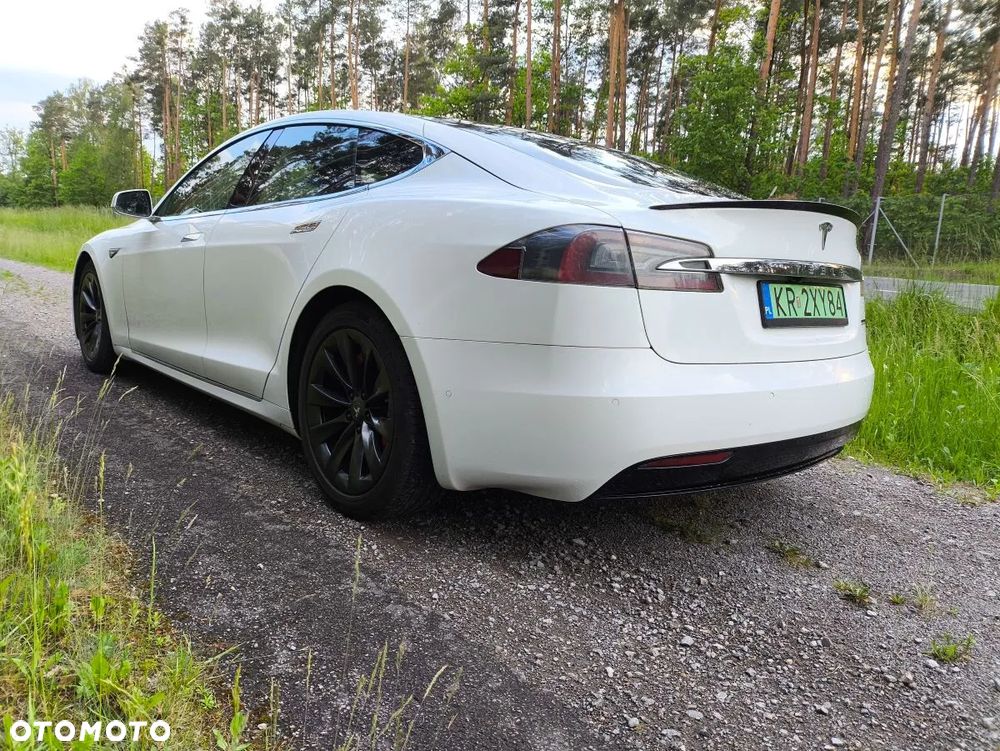 Tesla Model S - 7