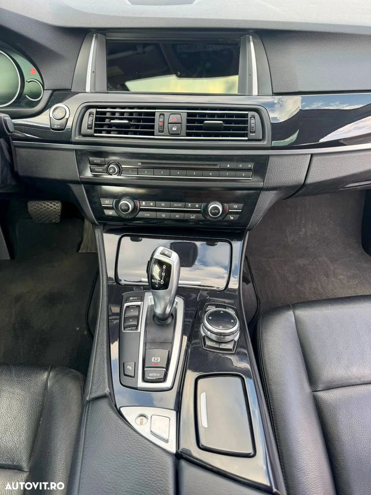 BMW Seria 5 520d Aut. Luxury Line - 30