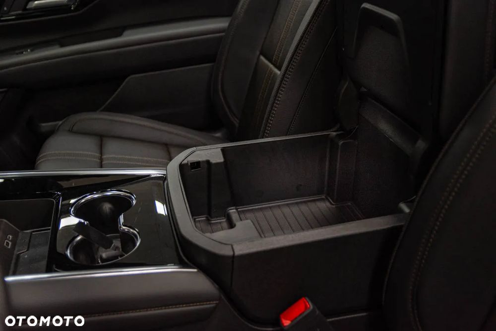 Chevrolet Suburban - 21