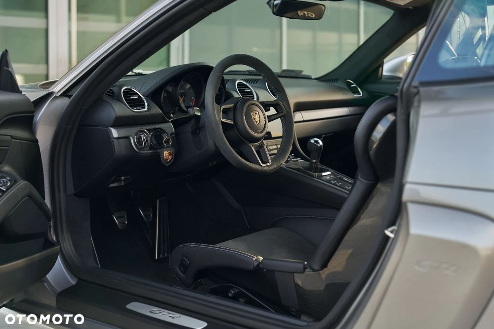 Porsche 718 Cayman GPF GT4 - 8