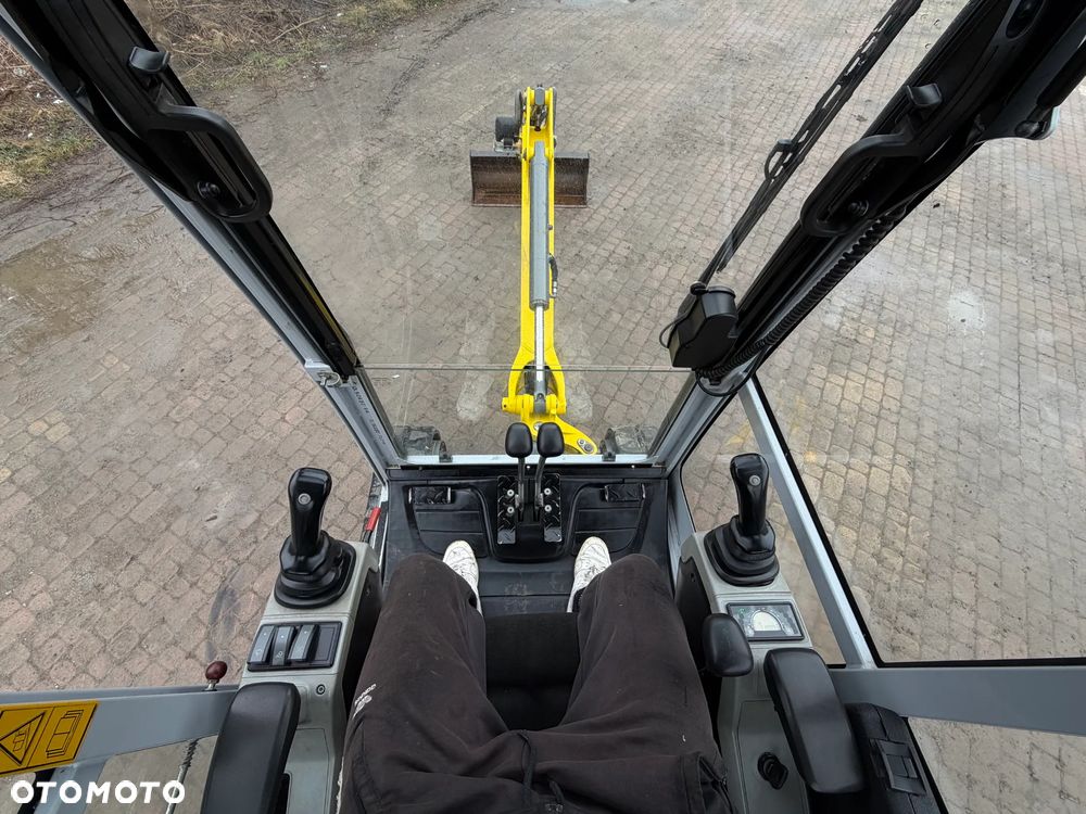Wacker Neuson ET16 Minikoparka 2 tony. JAK NOWA 2018rok z Gospodarstwa Norweskiego 1190mtg. IGŁA! Rozsuwane hydraulicznie gąsienice. Dodatkowe sekcje Hydrauliczne. Silnik Yanmar 3 cyl. Aktualna DEKRA BMWT. Po serwisach! Ani deka luzów i wycieków. OKAZJA TANIO. Zadbana maszyna. 2 łyżki - 26