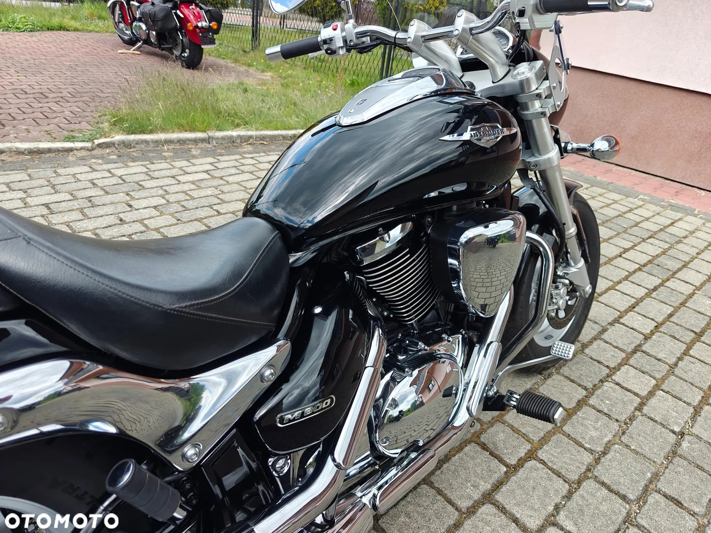 Suzuki Intruder - 8