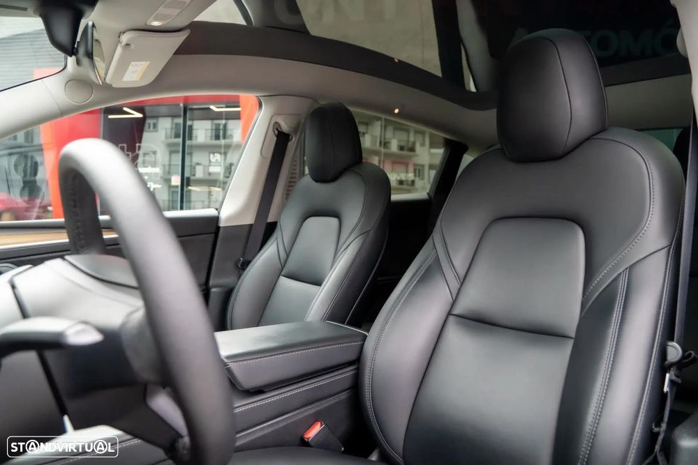 Tesla Model Y Long Range Dual Motor AWD - 3