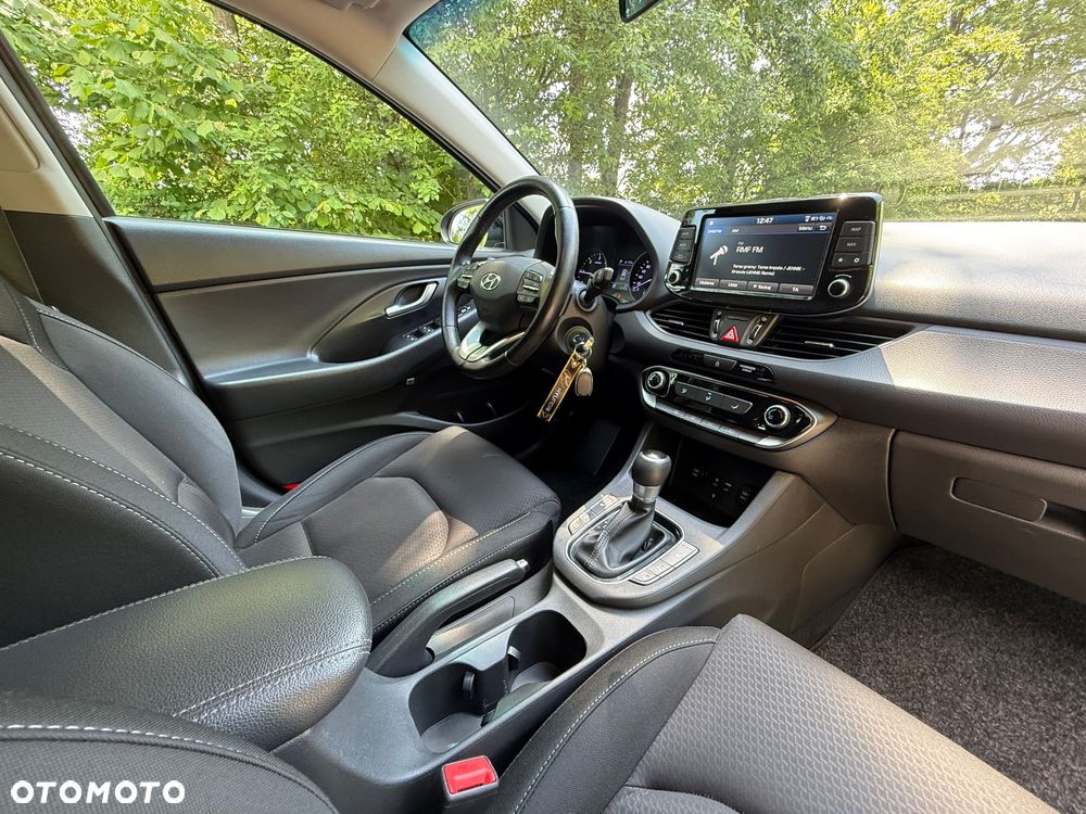 Hyundai i30 1.6 D Comfort DCT - 25