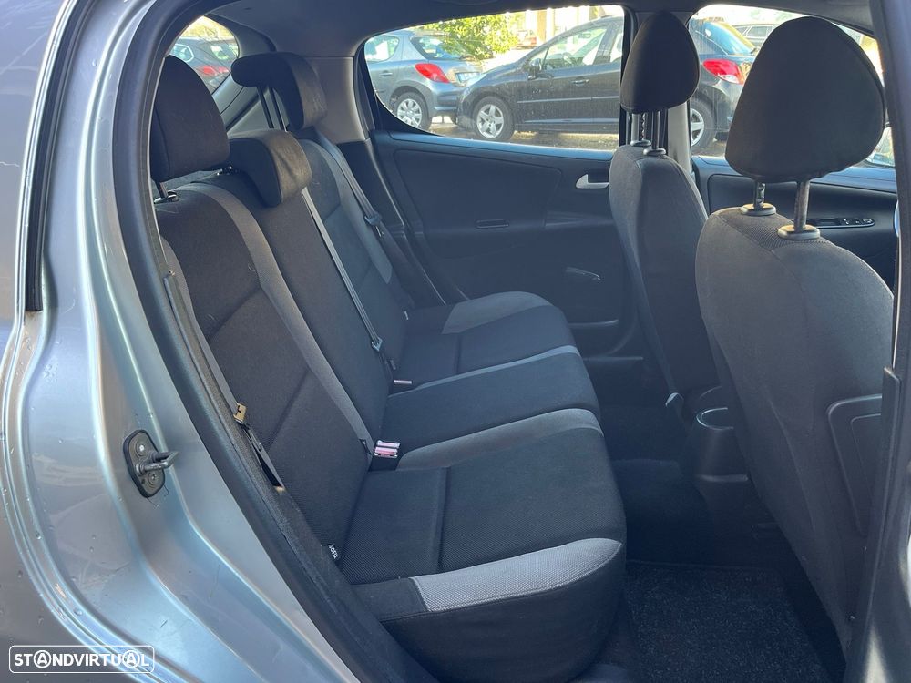 Peugeot 207 1.4 HDi Urban - 10