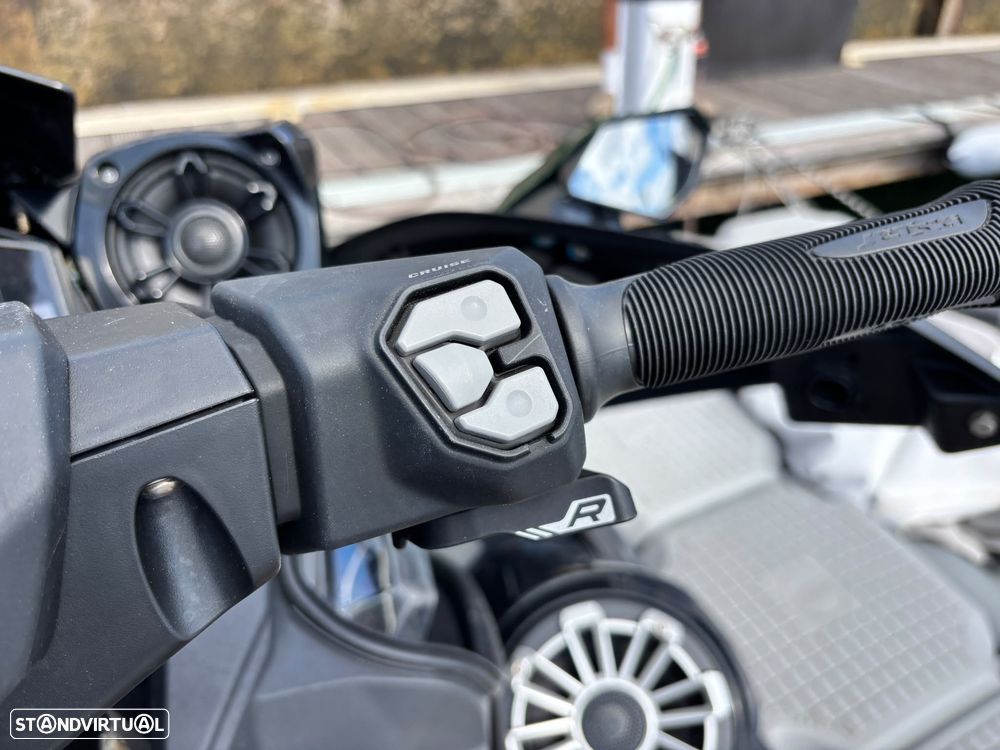 Kawasaki Ultra 310LX - 17