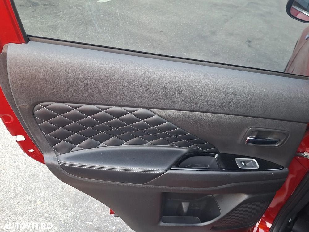 Mitsubishi Outlander 2.4 4WD - 32