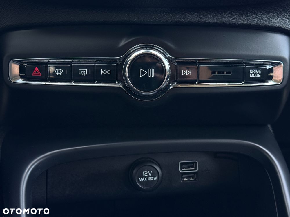 Volvo XC 40 D4 AWD Geartronic Momentum Pro - 18