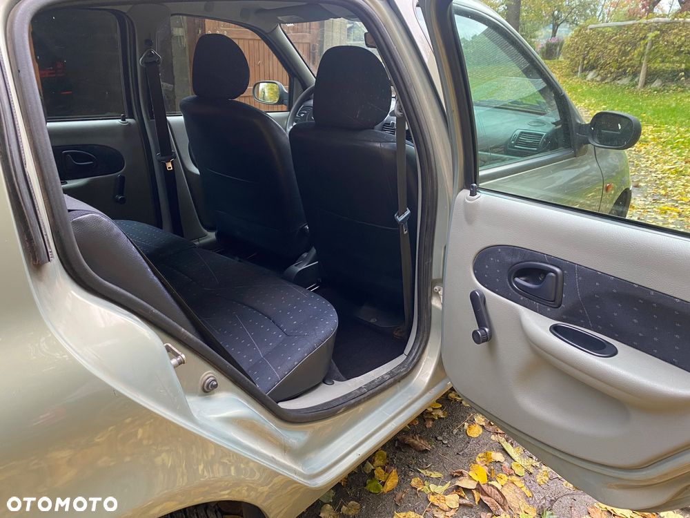 Renault Clio 1.2 16V Authentique - 11