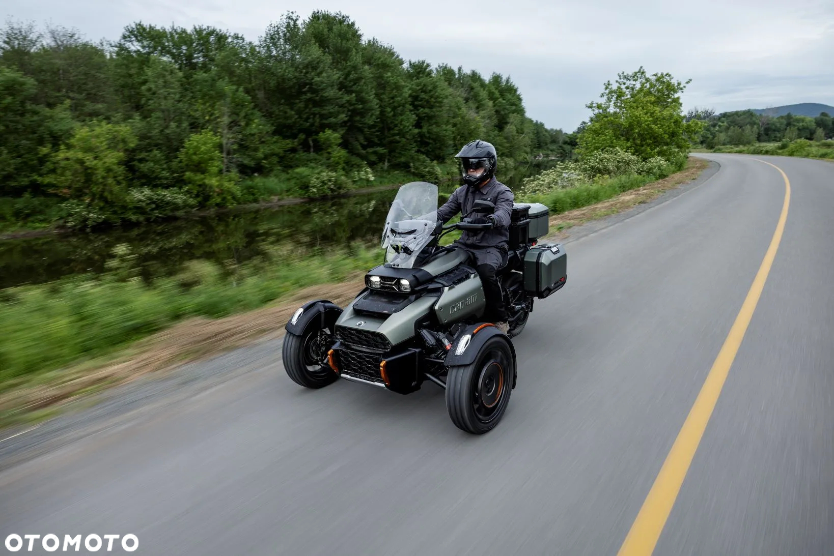 Can-Am Spyder - 17