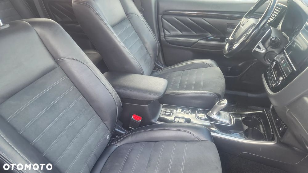 Mitsubishi Outlander - 11