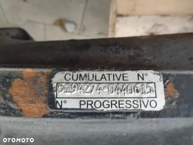 Obudowa przedniego mostu zwrotnica półoś New Holland TS115A - 4