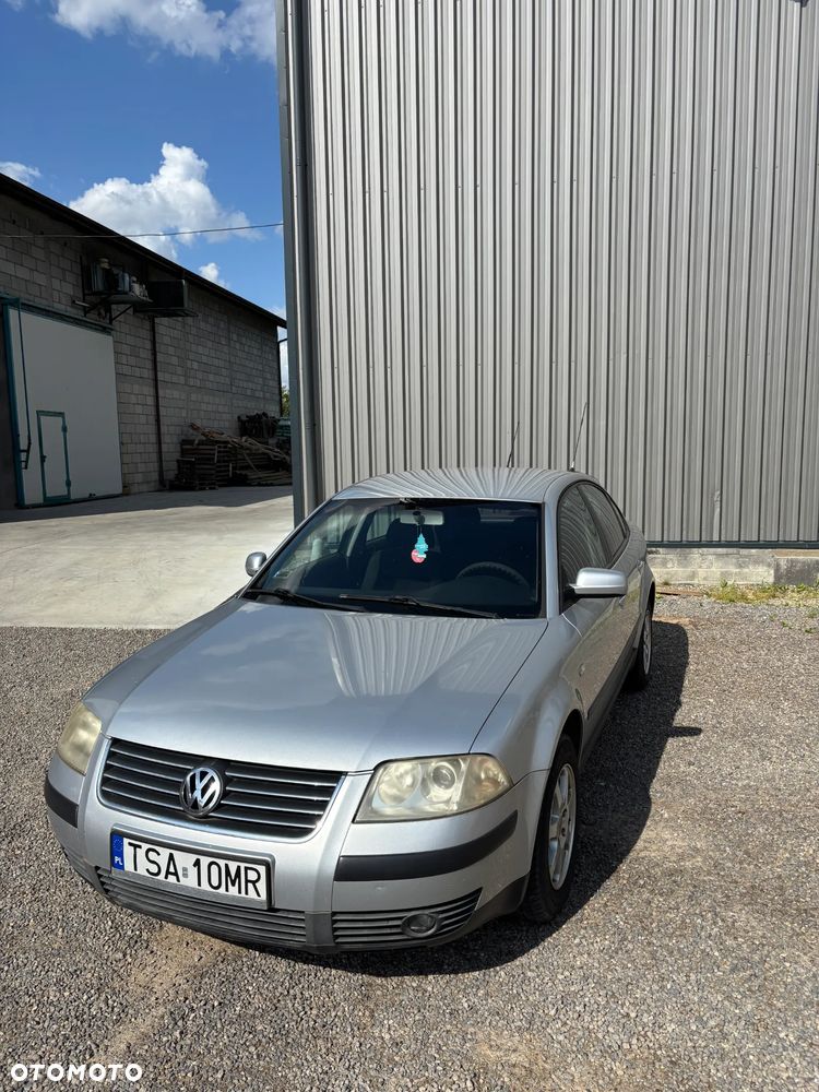 Volkswagen Passat - 1