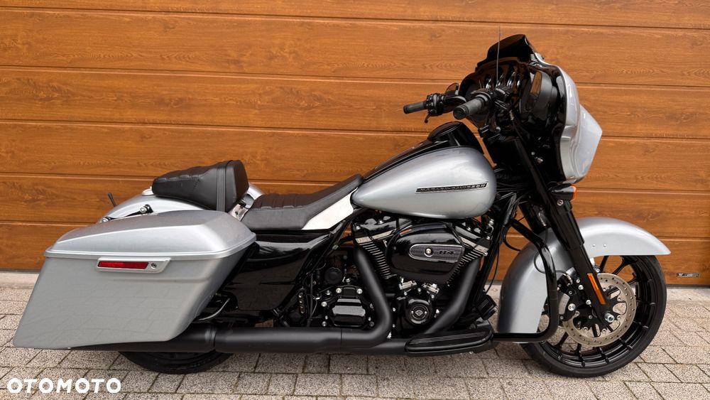 Harley-Davidson Touring Street Glide - 2