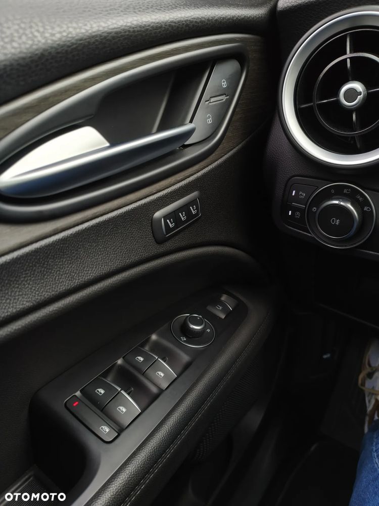 Alfa Romeo Stelvio 2.0 Turbo 16V AT8-Q4 Ti - 32