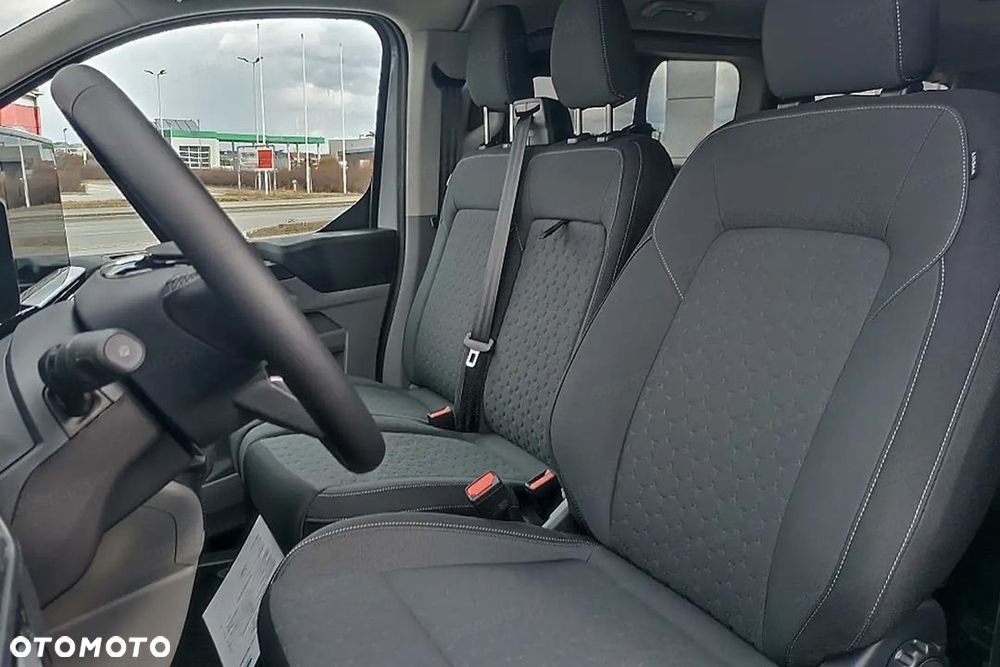 Ford Tourneo Custom - 9