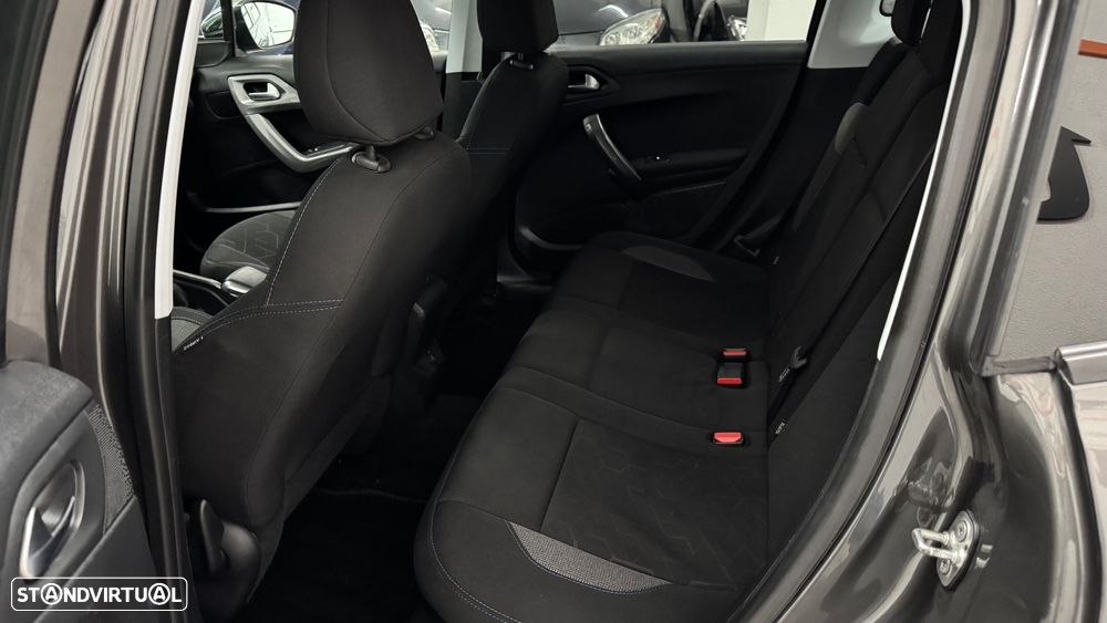 Peugeot 2008 1.2 PureTech Style - 32