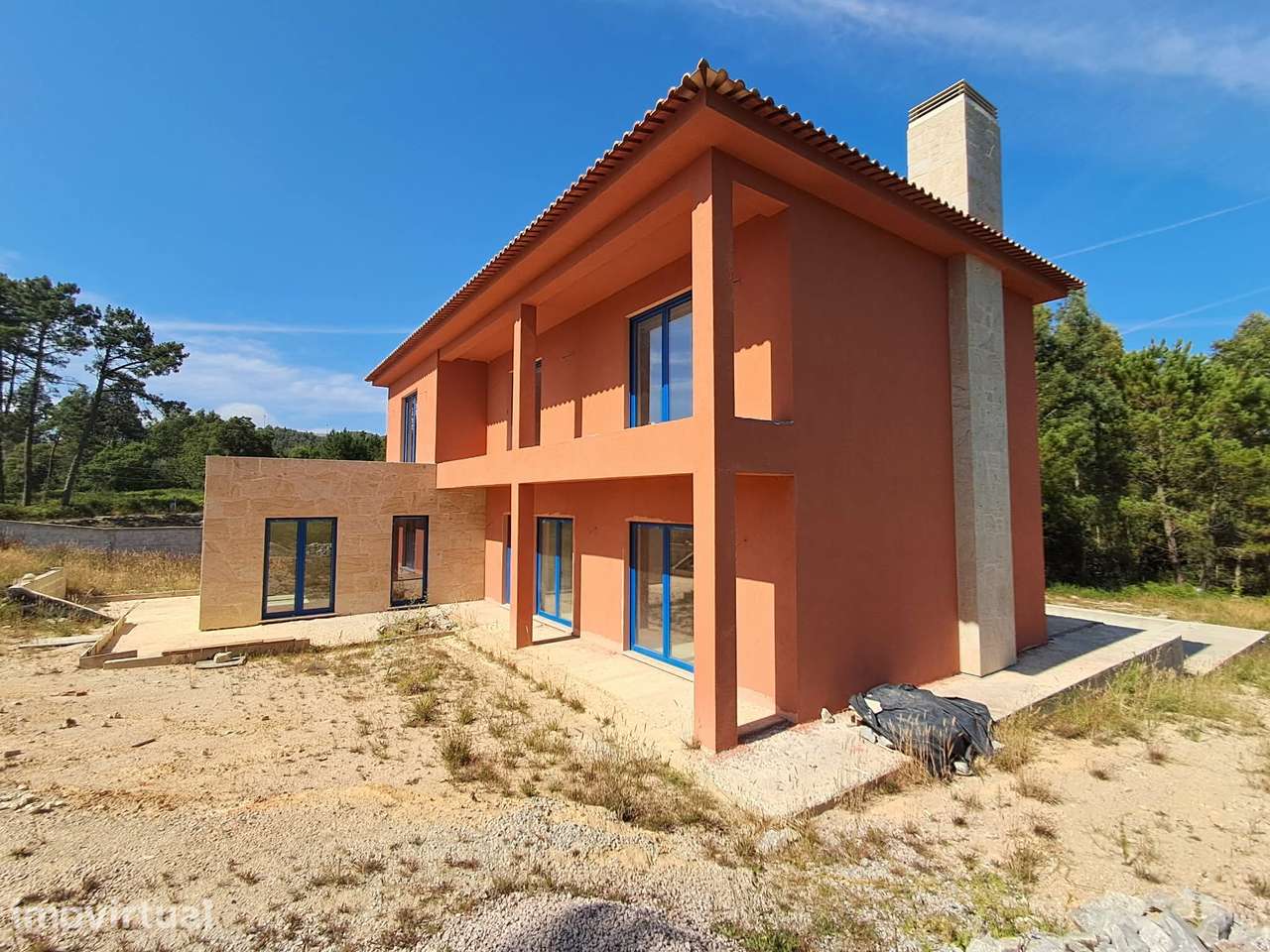 Moradia T4 inserida em 1.320 m² de terreno, a 4 minutos da praia - Grande imagem: 5/50