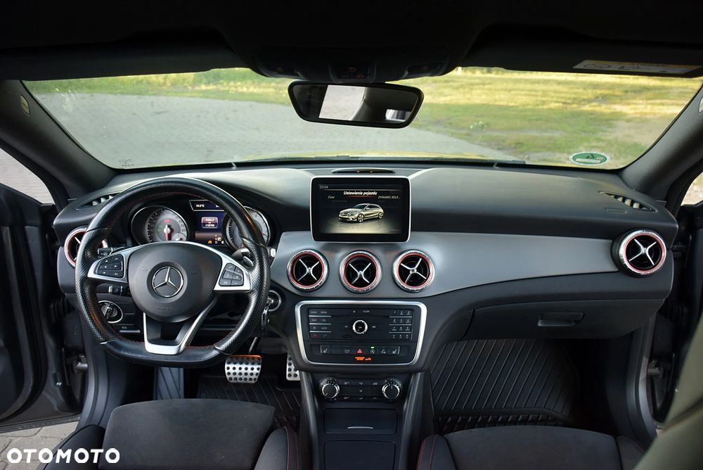 Mercedes-Benz CLA 200 7G-DCT UrbanStyle Edition - 17