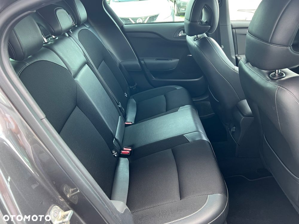 Citroën DS4 e-HDi 115 SoChic - 10