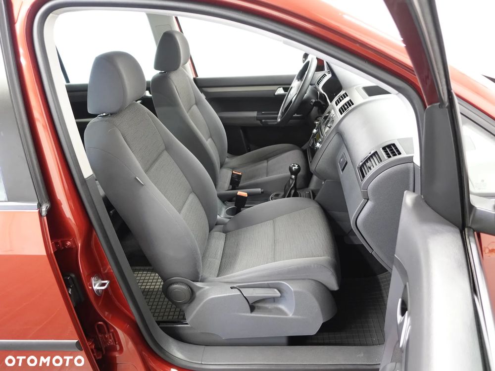 Volkswagen Touran - 25