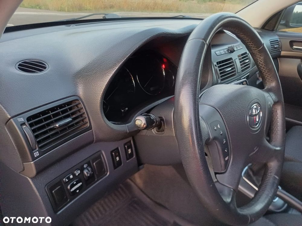 Toyota Avensis 2.0 D-4D Travel - 18