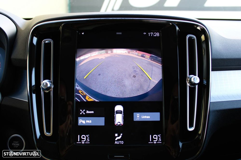 Volvo XC 40 1.5 T2 Momentum Plus - 36