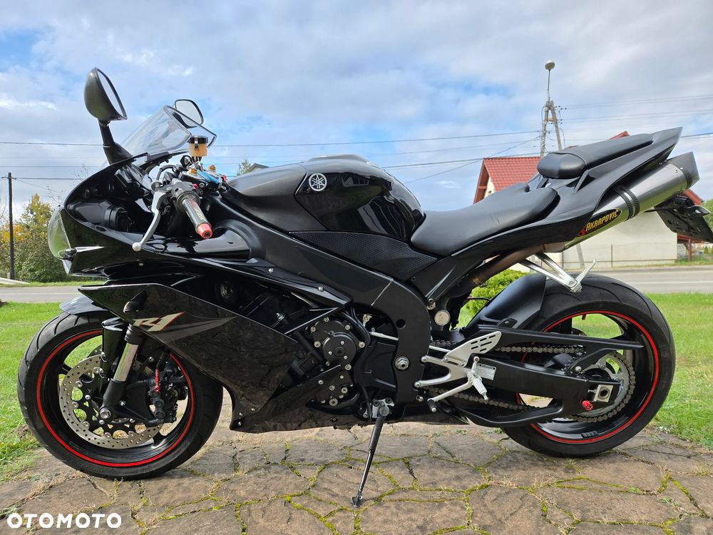 Yamaha R1 - 6
