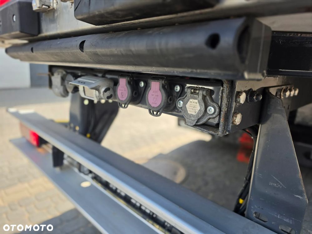 Volvo FH460 I SAVE / CARRIER 900/ KABINA SYPIALNA / CHŁODNIA KWIATOWA / SUPER STAN / 3 OŚ SKRĘTNA  / EURO 6 /SERWIS VOLVO / KONTENER KWIATOWY / - 22