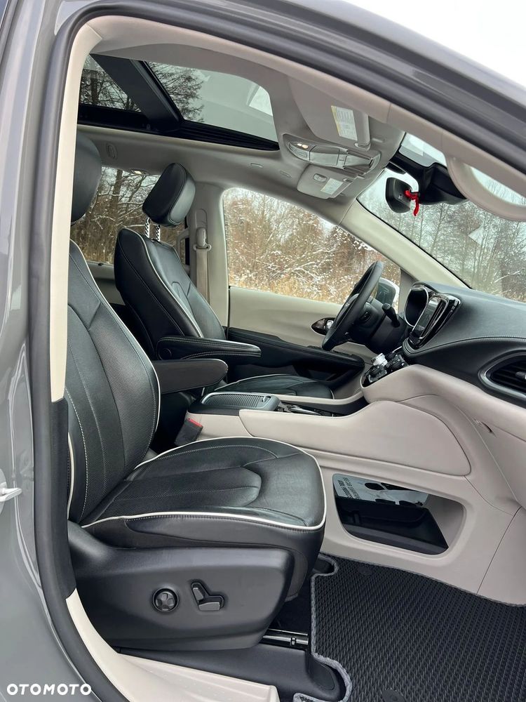 Chrysler Pacifica - 26