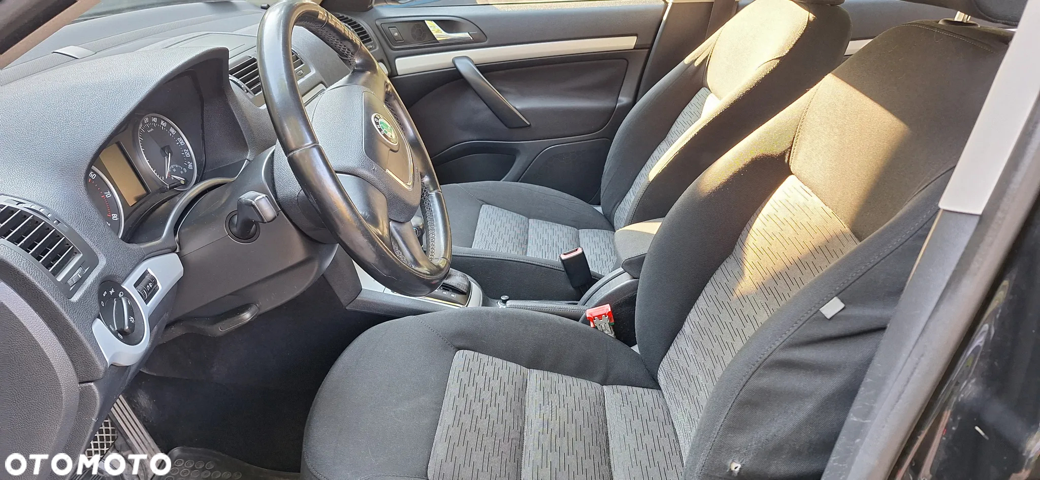 Skoda Octavia 1.4 TSI Ambiente DSG - 9